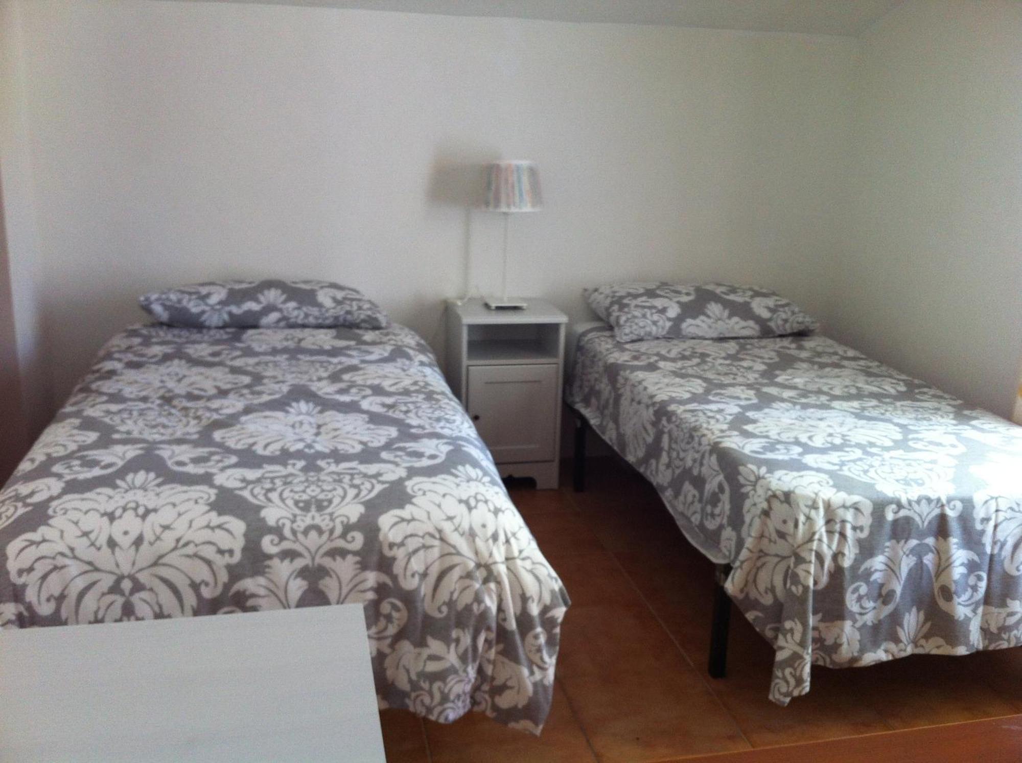 Hébergement de vacances Stunning 3 Bedroom With Sea Views *