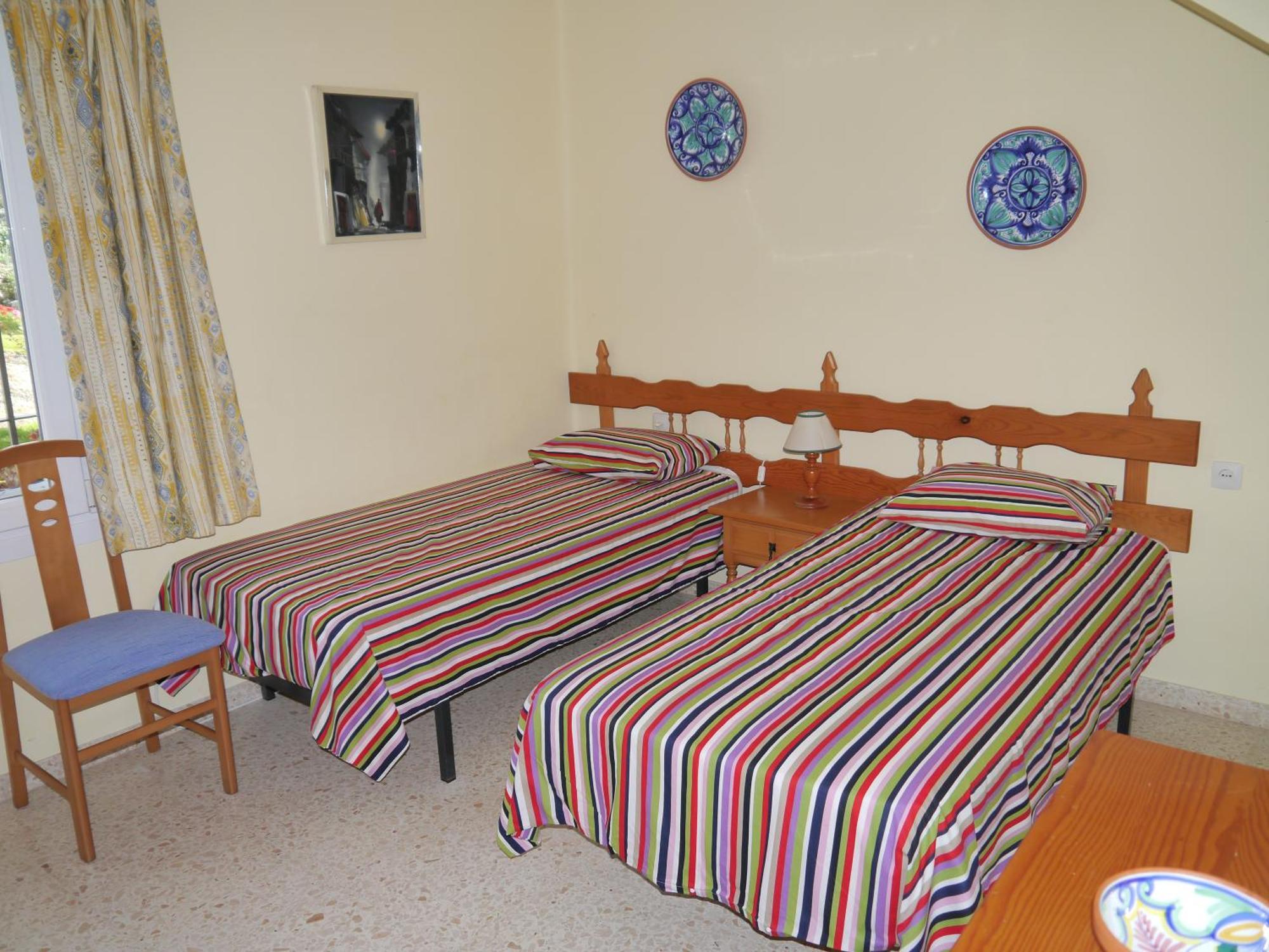 Hébergement de vacances Stunning 3 Bedroom With Sea Views *