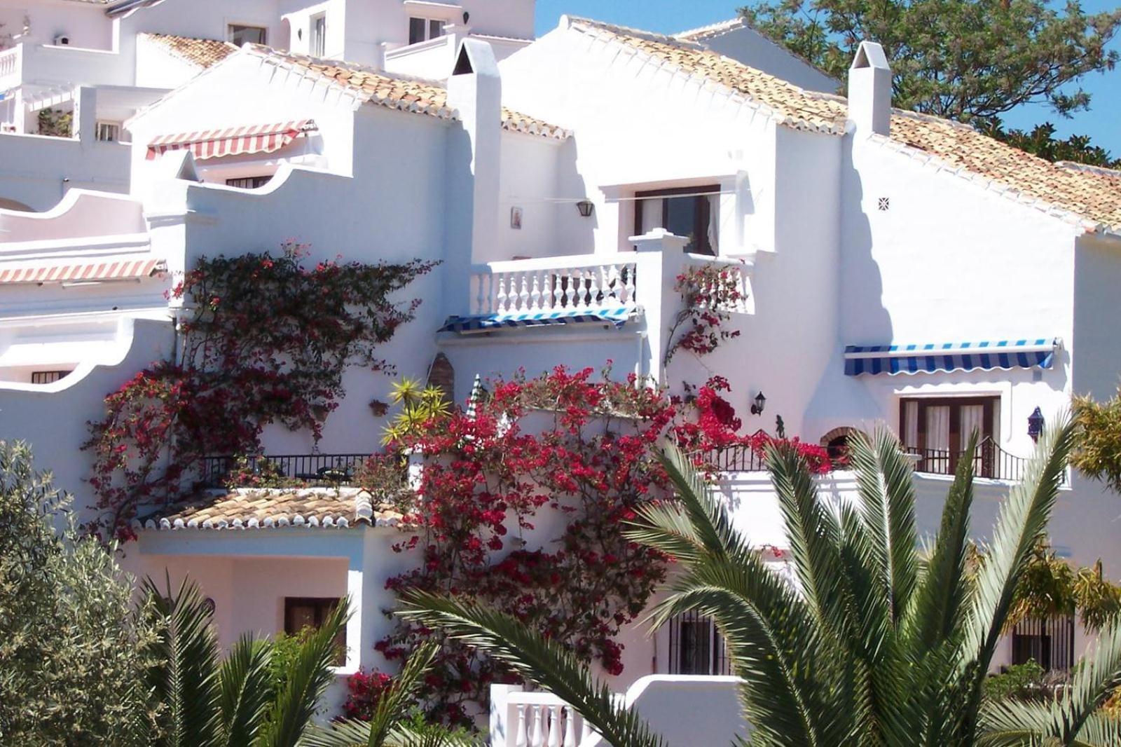 Hébergement de vacances Stunning 3 Bedroom With Sea Views *